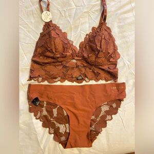 Dankin 2-Pack Lace Wire Free Bra and Panty